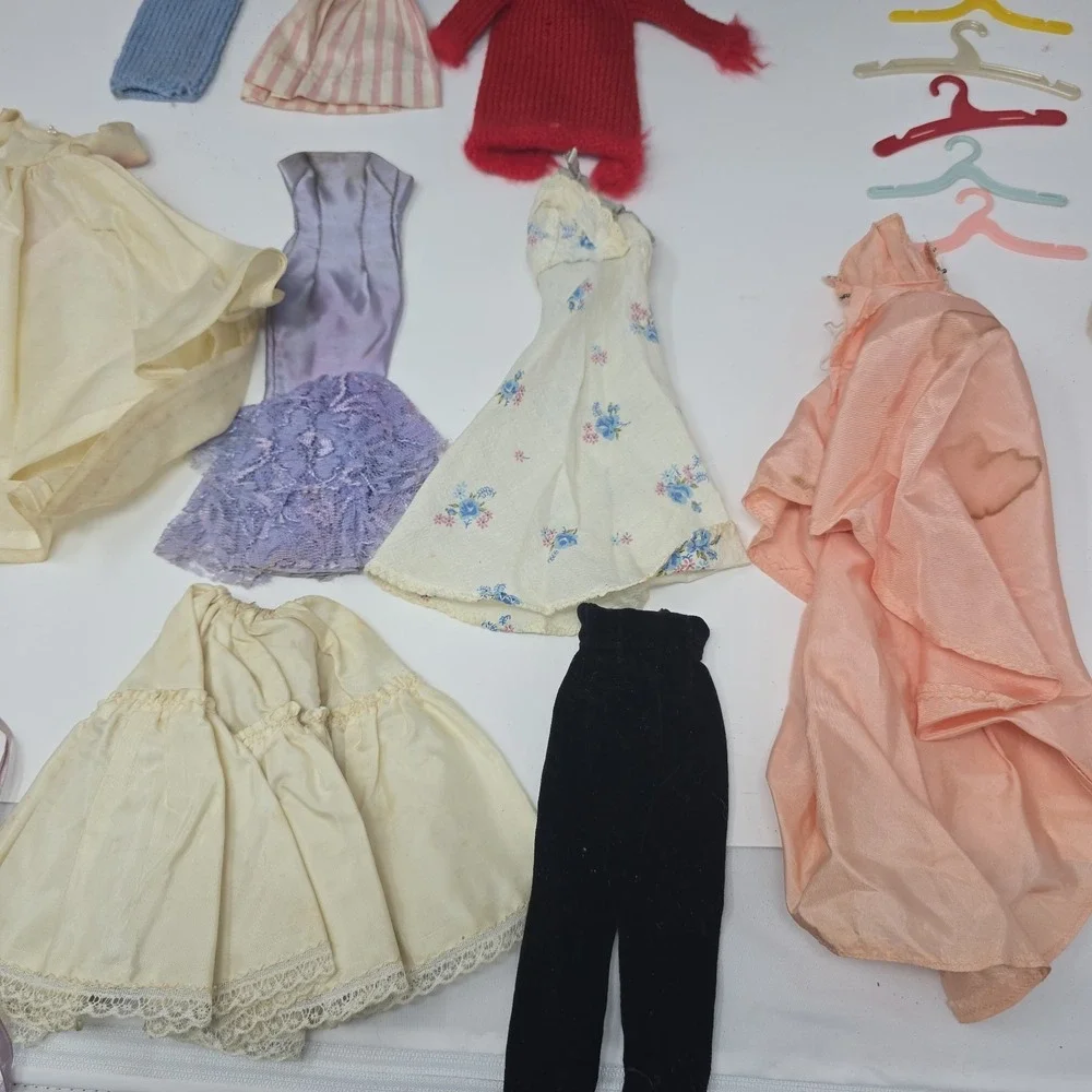 Vintage 1963 Barbie Carrying Case Mattel‎ Black Box & clothes lot